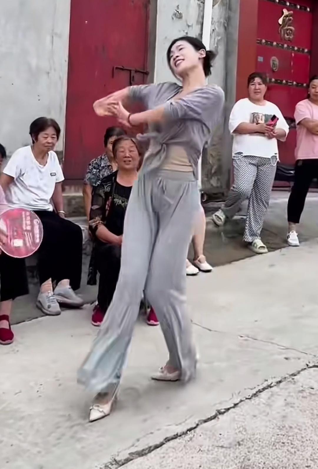 舞动青春，活力四射！