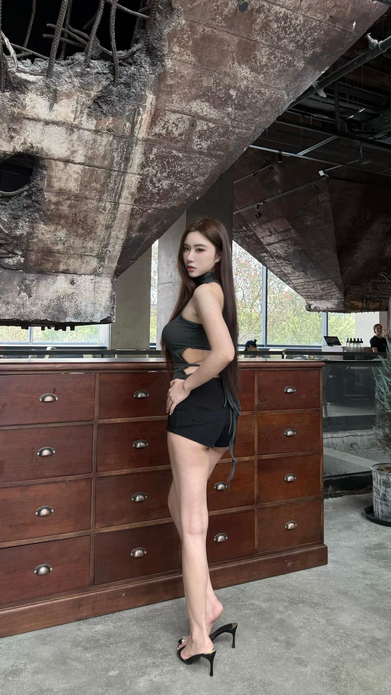 我的初始形态是一只小猫黑色系御姐穿搭175御姐穿搭ootd女生穿搭御姐