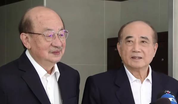 王金平也出来表态了。2026年8月13日，台北立法院的走廊里，一个熟悉又