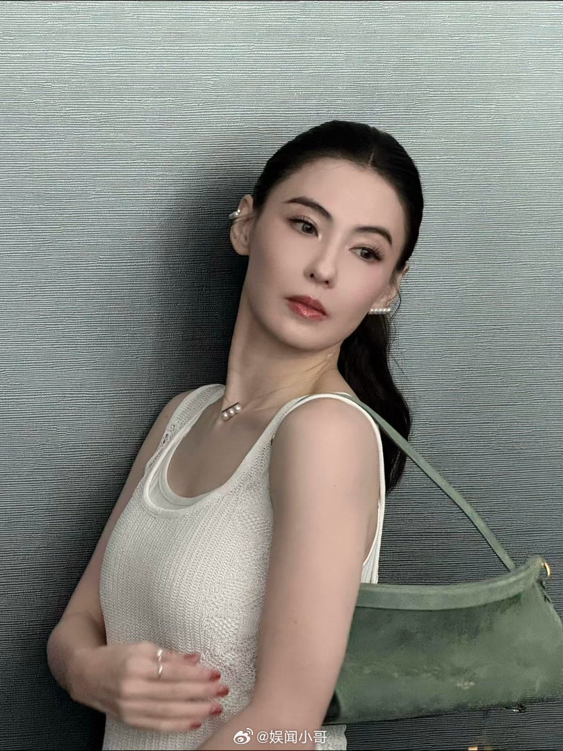 张柏芝内娱免检大光明张柏芝这大光明确实能打，没刘海没碎发挡着，从头骨到下巴特顺