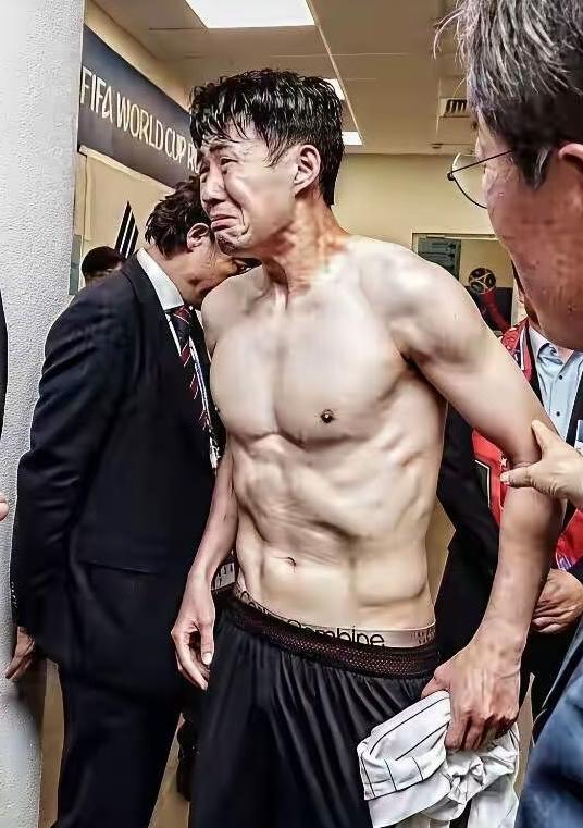 原来网友真没说错！韩国队这趟回国，跟被开除国籍差不多了。你就想吧，堂堂一个