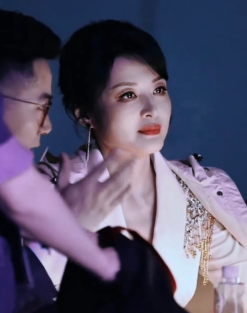 没想到有这么多人喜欢周涛我更喜欢她上了点年纪以后都状态前两天发了几张她的照片