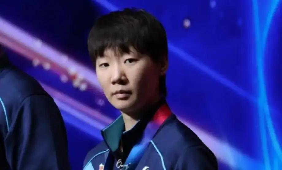 决赛前夜突然消失！王曼昱没上，真相只有一句：她发烧了。鲁能官方一句“赛前突