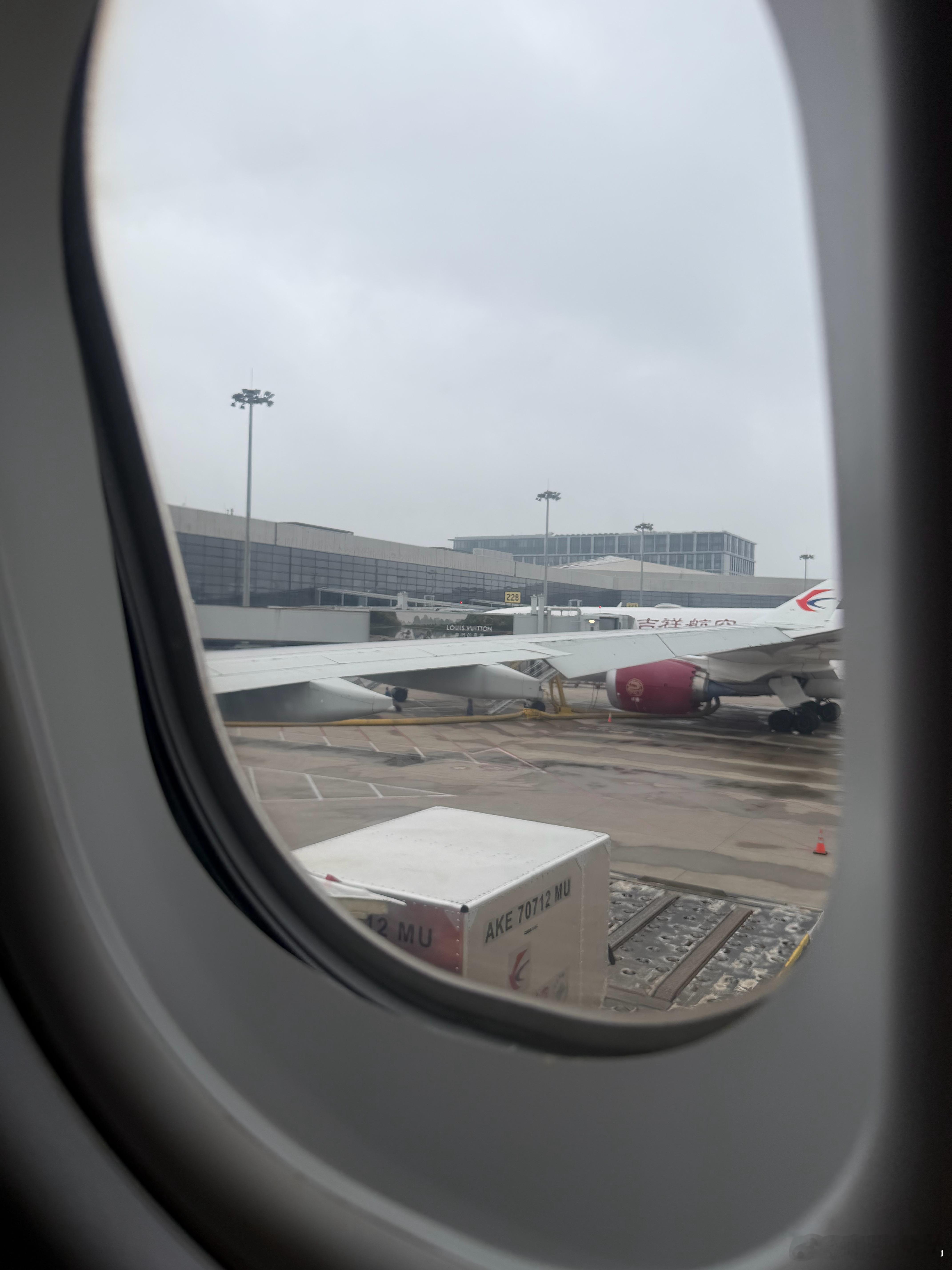 又是出差的一天，拍个新车，我用肉眼和镜头替大家看看到底怎么回事，大家不要急着下结