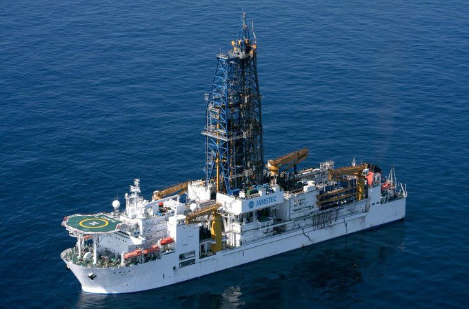 高市早苗报喜：2月1日，我们成功地从日本最东端的南鸟岛附近专属经济区海底打捞出含