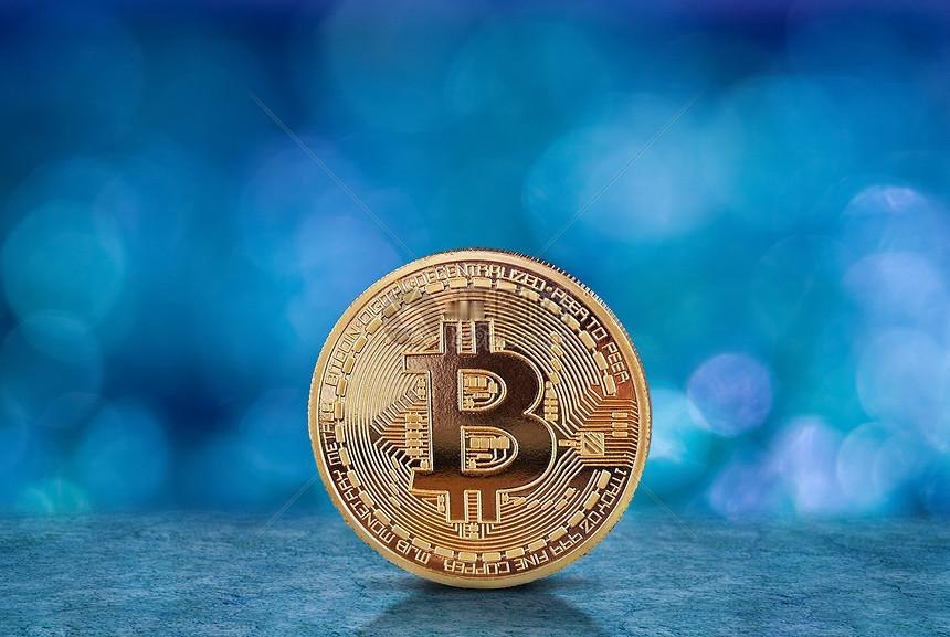 比特币我们一直没上当！好笑的是，有个小国咬了鱼饵，承认比特币为法定货币，美西方急