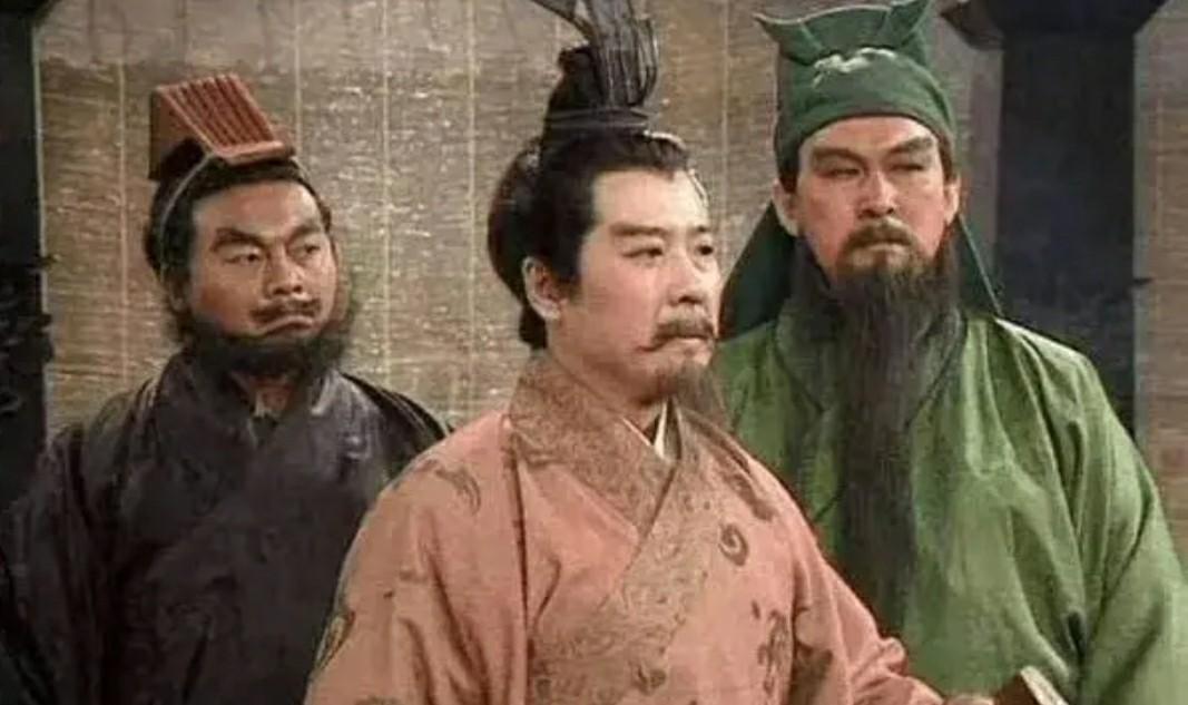 为何刘备不管多落魄都有人追随呢？的确，刘备比起曹操和孙权，真的是比较落魄，但