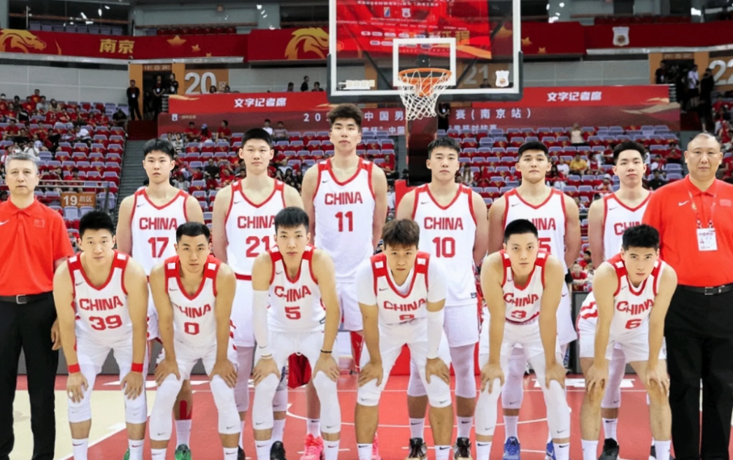 央视将直播中国男篮亚洲杯小组赛对阵沙特阿拉伯的比赛。2025年男篮亚洲杯即将全面