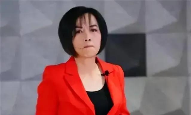近期台湾名嘴黄智贤连续发表多篇贴文骂民众党、国民党，而批评民进党的几乎没有。目