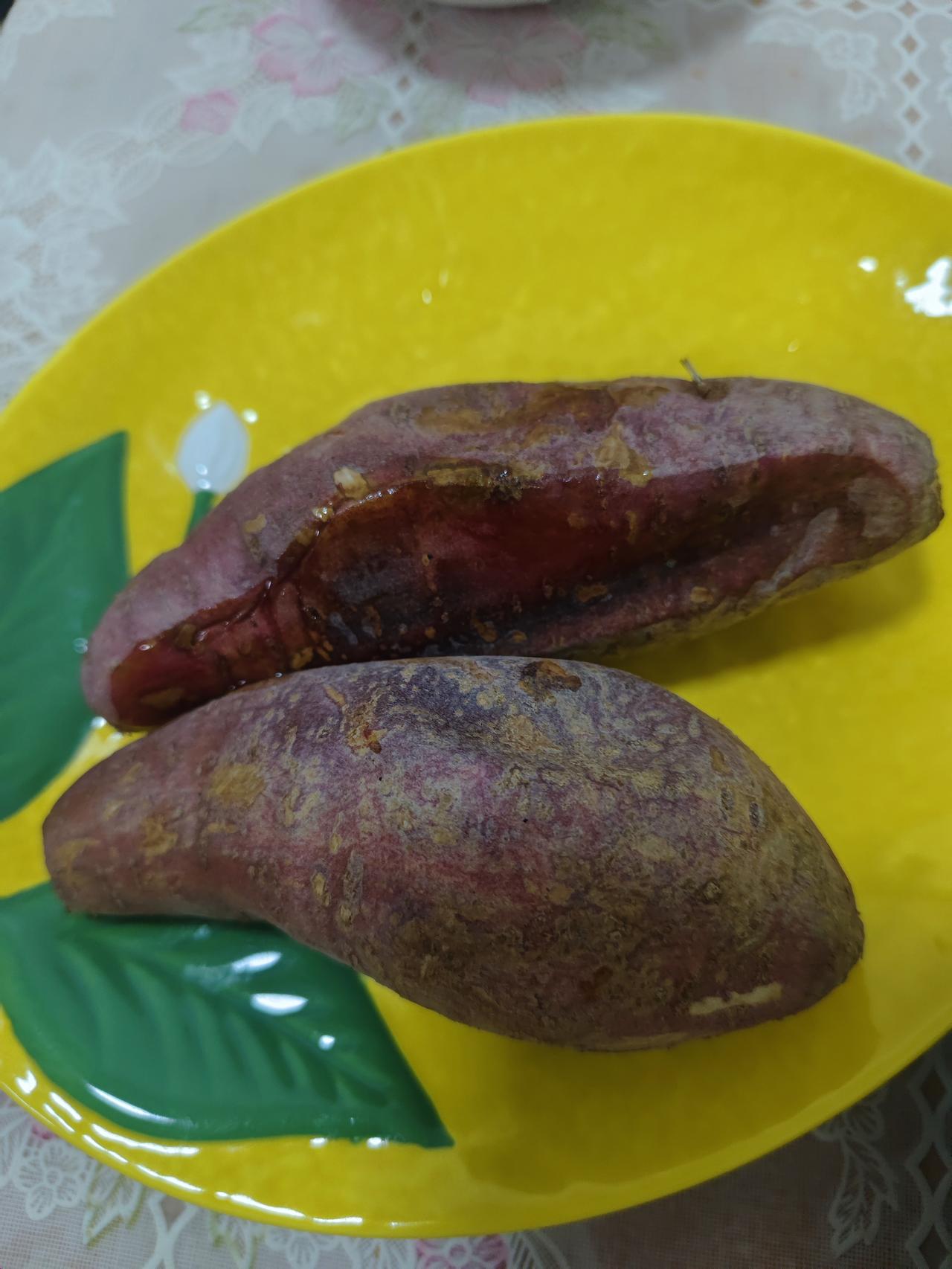 终于买到一次好吃的红薯了，实在是太难得啦！感觉今年的红薯还是挺贵的，超市一直