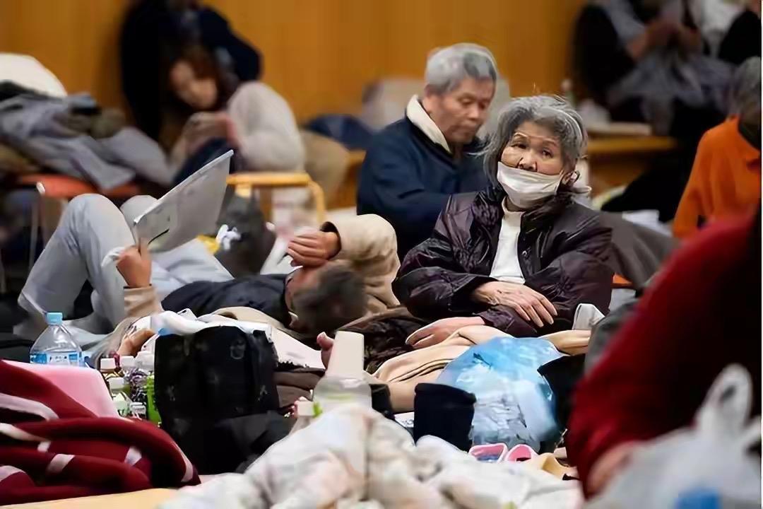 日本这个国家还有未来吗？日本衰退了不止30年根本看不到复苏迹象我的两个