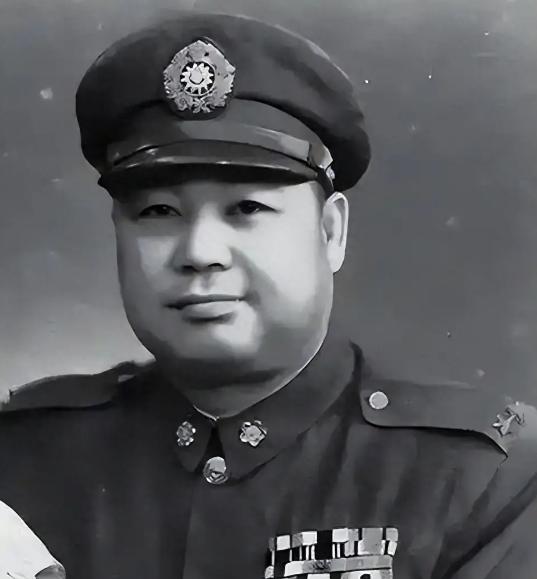 国民党公认最清醒的黄埔一期上将！1949年登上赴台飞机，途经香港停留，他借口看