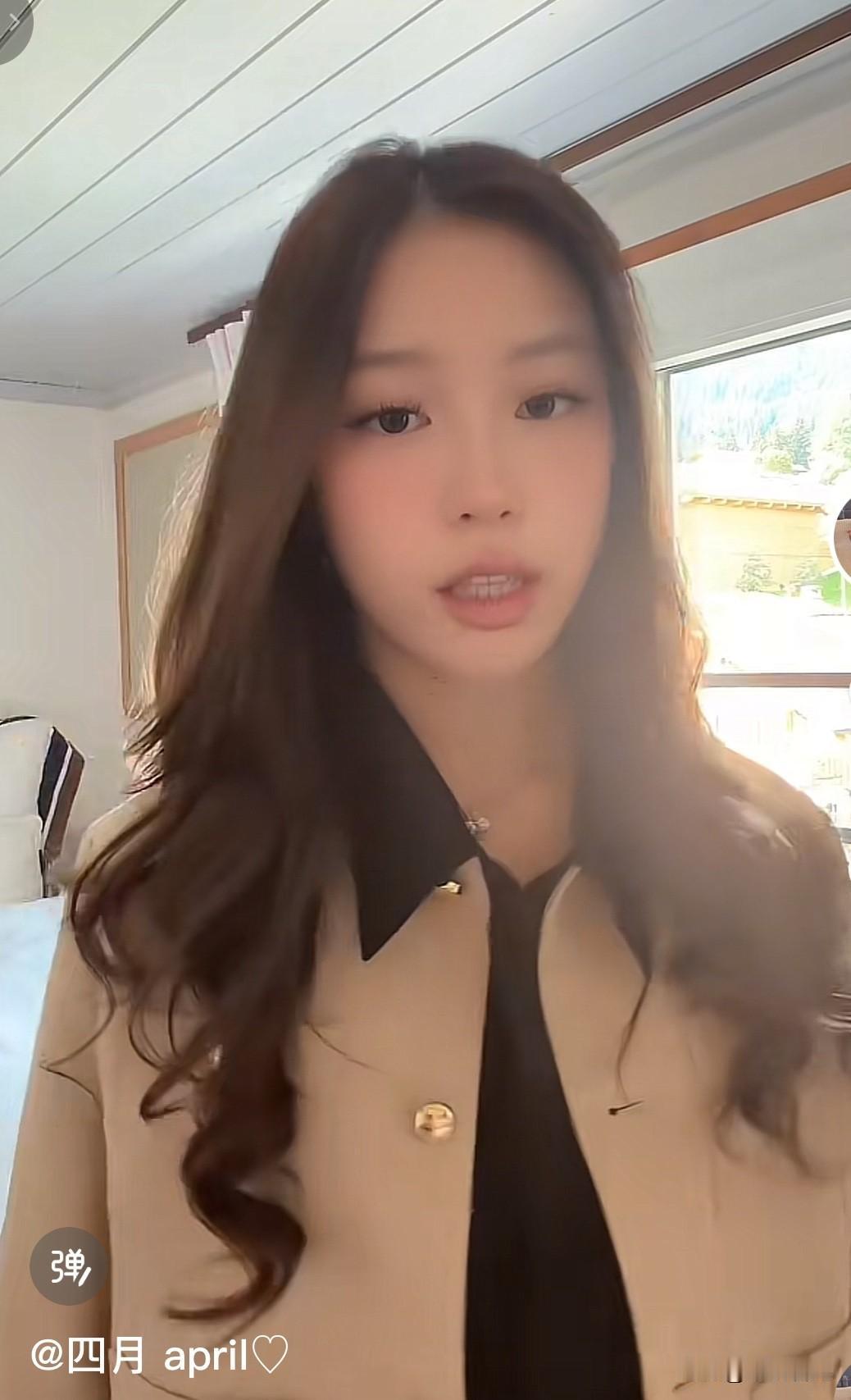 黄有龙的基因也太强大了吧？小四月半点儿妈妈的影子都没沾，完全就是女版黄有龙的