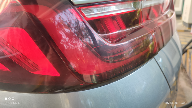 宋plusdmi质量堪忧！提车两年多了，尾灯整个自行开裂，没错，是内部开裂。