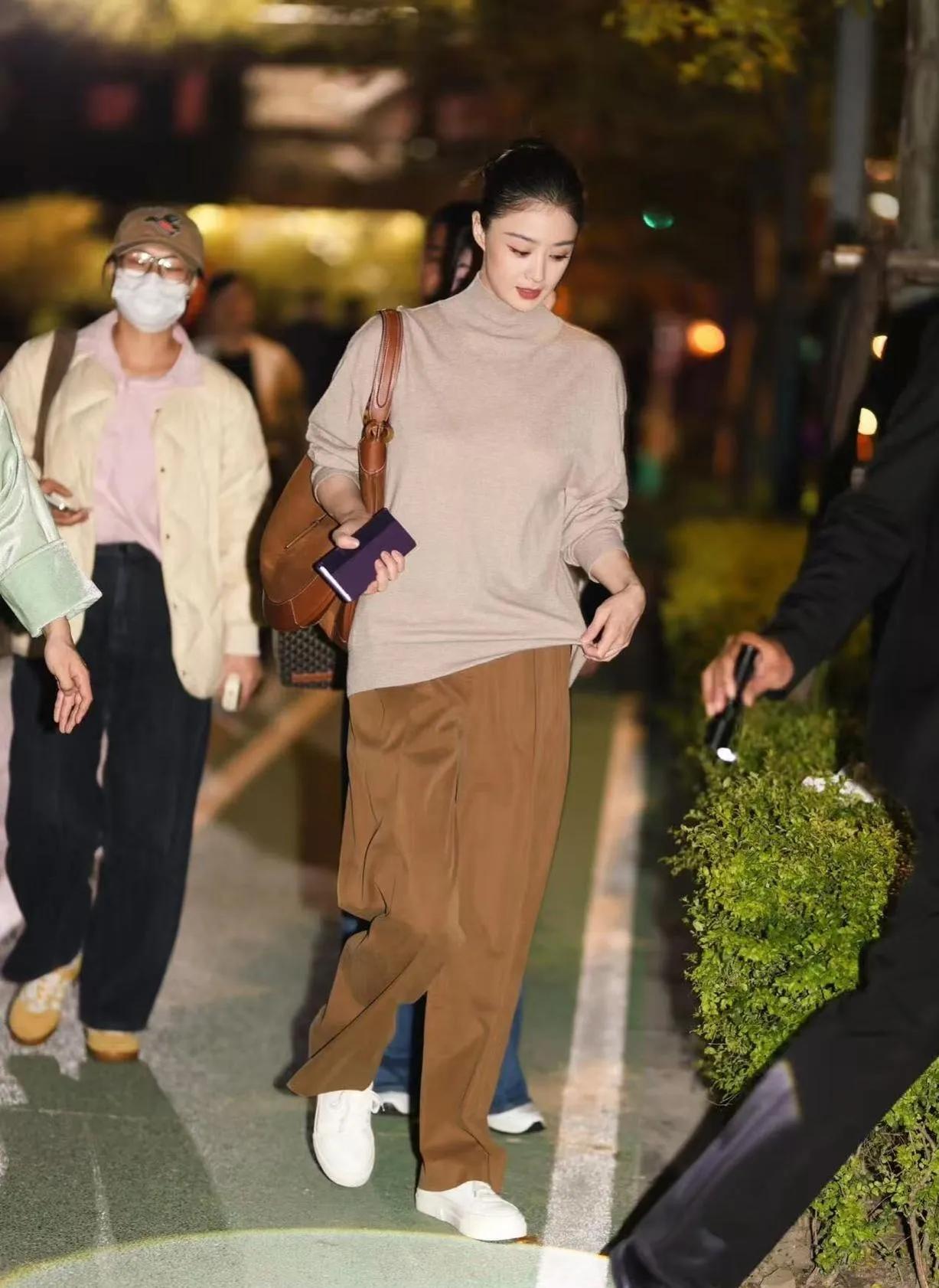 欣的这组穿搭，把