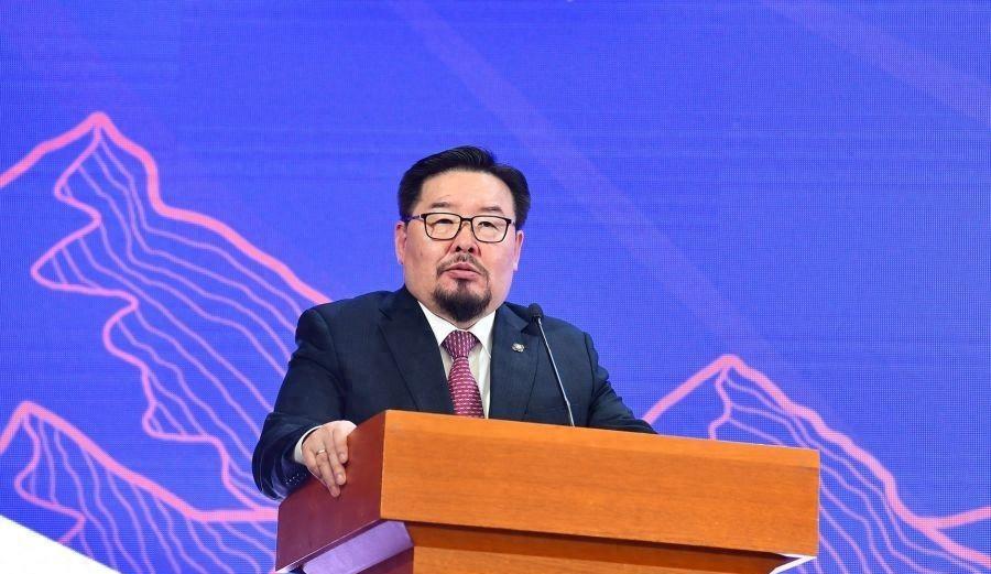 蒙古国终于醒悟？新总理人选刚落地，立马邀请解放军北上演习2025年5月，前总理