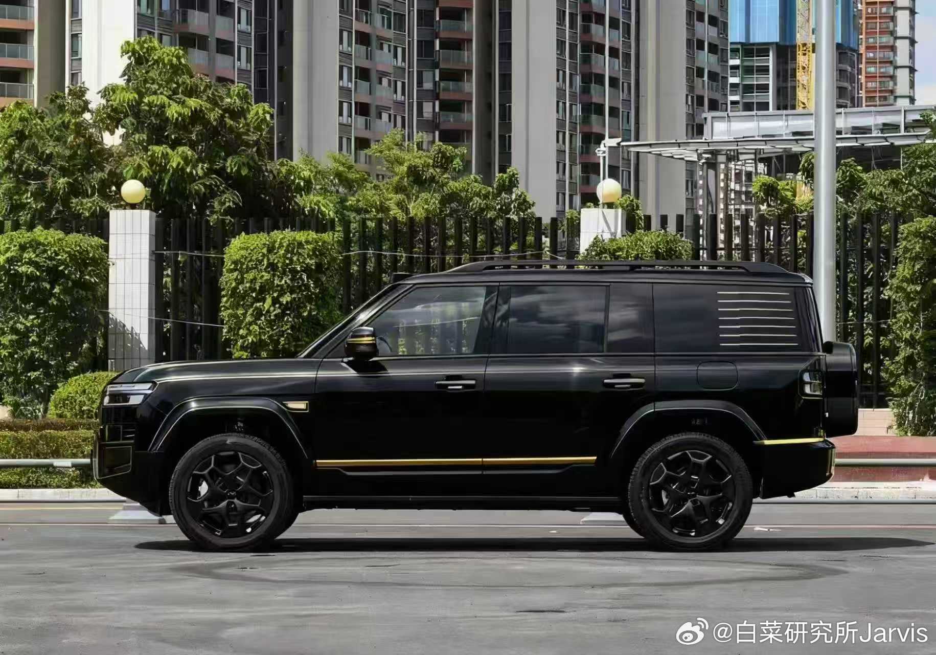 啊？钛7改个涂装，直接仰望U8L幼崽版了？😳​​​​后面那个饰条再认真点