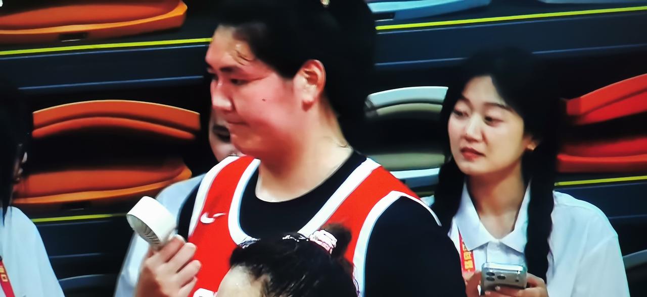 女篮又赢了随着王思雨的稳定罚篮，张子宇的超巨发挥，中国女篮69：65再次战胜世