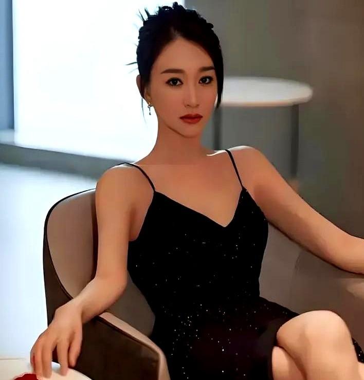 哇塞！不愧是内衣广告代言人，她太适合做内衣广告代言了！说到这儿就不得不提