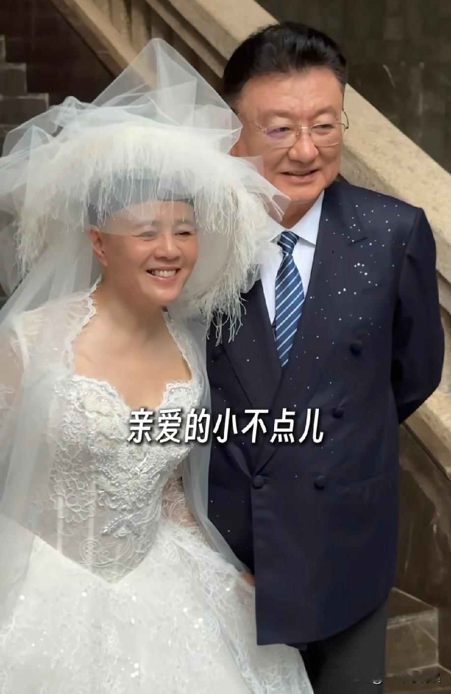 8月20日金龟子晒出与老公王宁去拍婚纱照的画面，感动了无数网友！今天是她60岁生