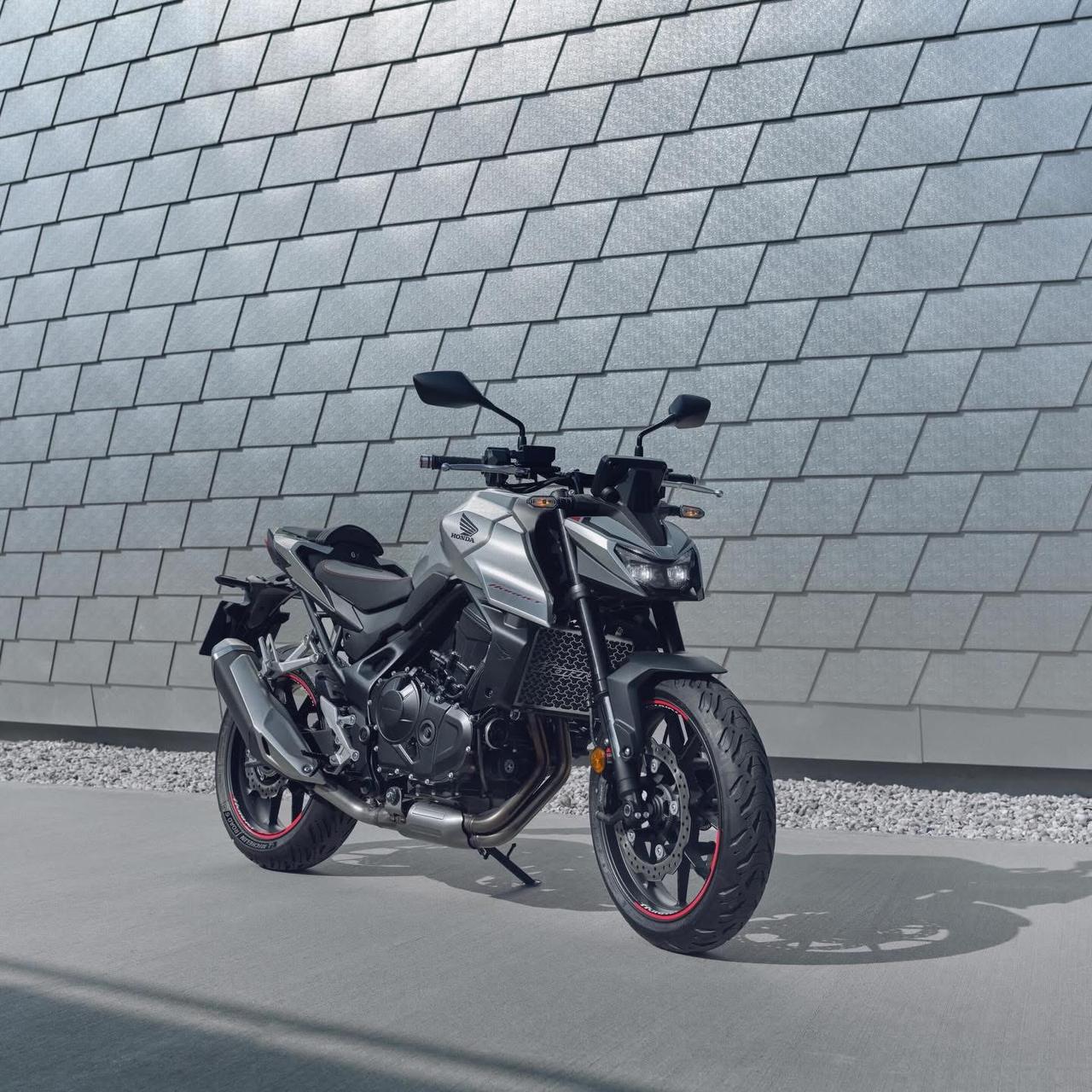 进取、轻盈、准备攻击每一个曲线⚡本田CB750黄蜂重新定义运动街车的概念。?