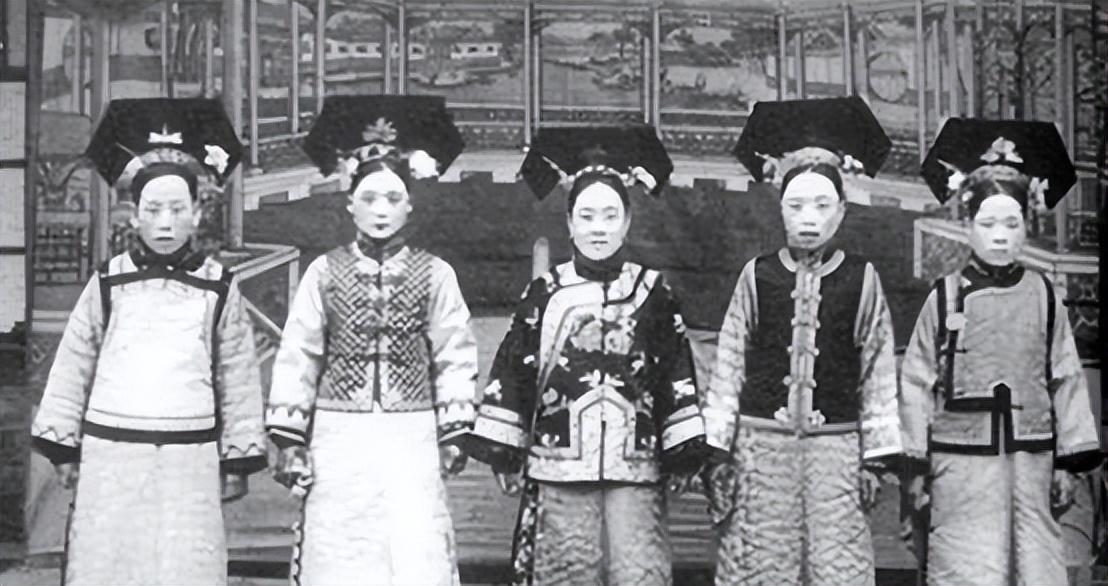 真实历史中清朝嫔妃，一天是如何度过的？在很多人的印象中，清朝的后宫嫔妃无不是锦