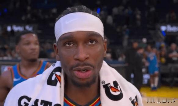 亚历山大谈库里：“我很尊重库里。”“他是伟大的球员。”“今天他没有打