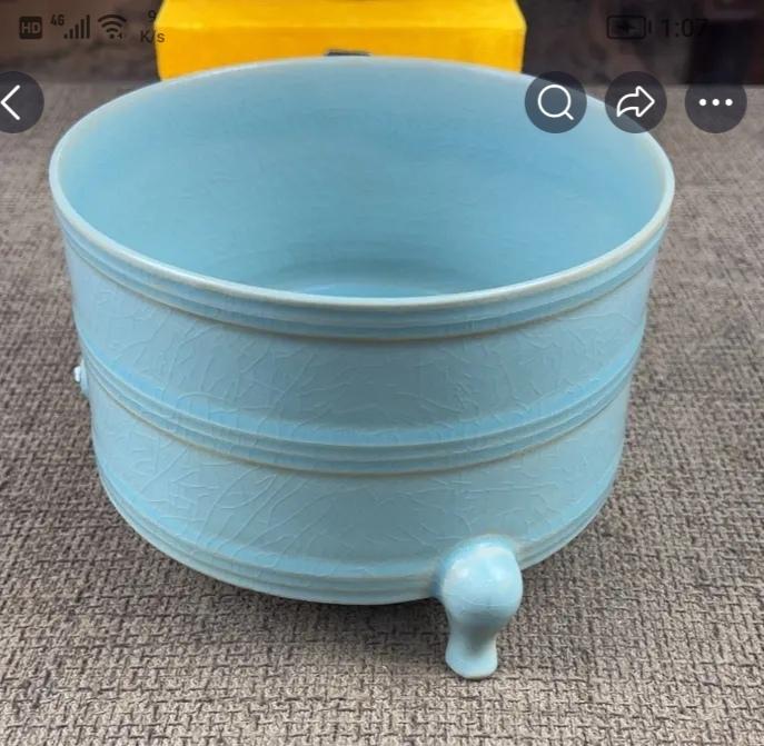 真正的北宋汝瓷是什么样呢?真正的北宋汝瓷，那可是瓷器界的王者。它位居宋代“汝、