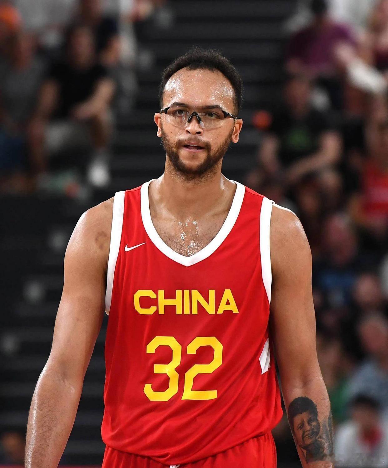 NBA球员李凯尔国籍已改为美国一则消息引发了篮球圈的关注——根据NBA官网最新显