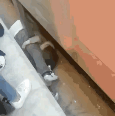 好在他们的衣服扎的紧，也是老天保佑，经过这次生死危机女孩能成熟起来，好好爱他的父