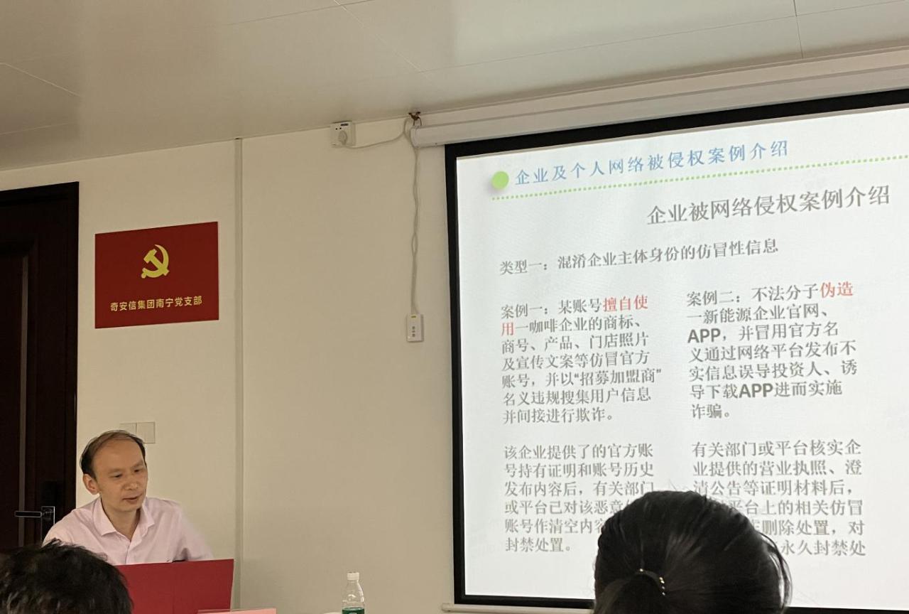 今天，防城港融媒通报了“奔驰女司机亮证事件”情况通报。在留言区，网民王永翔留言表