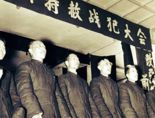 1983年，原国民党中将黄维，拿到了他南京房产的退房款，他决定将这些钱拿出一部分
