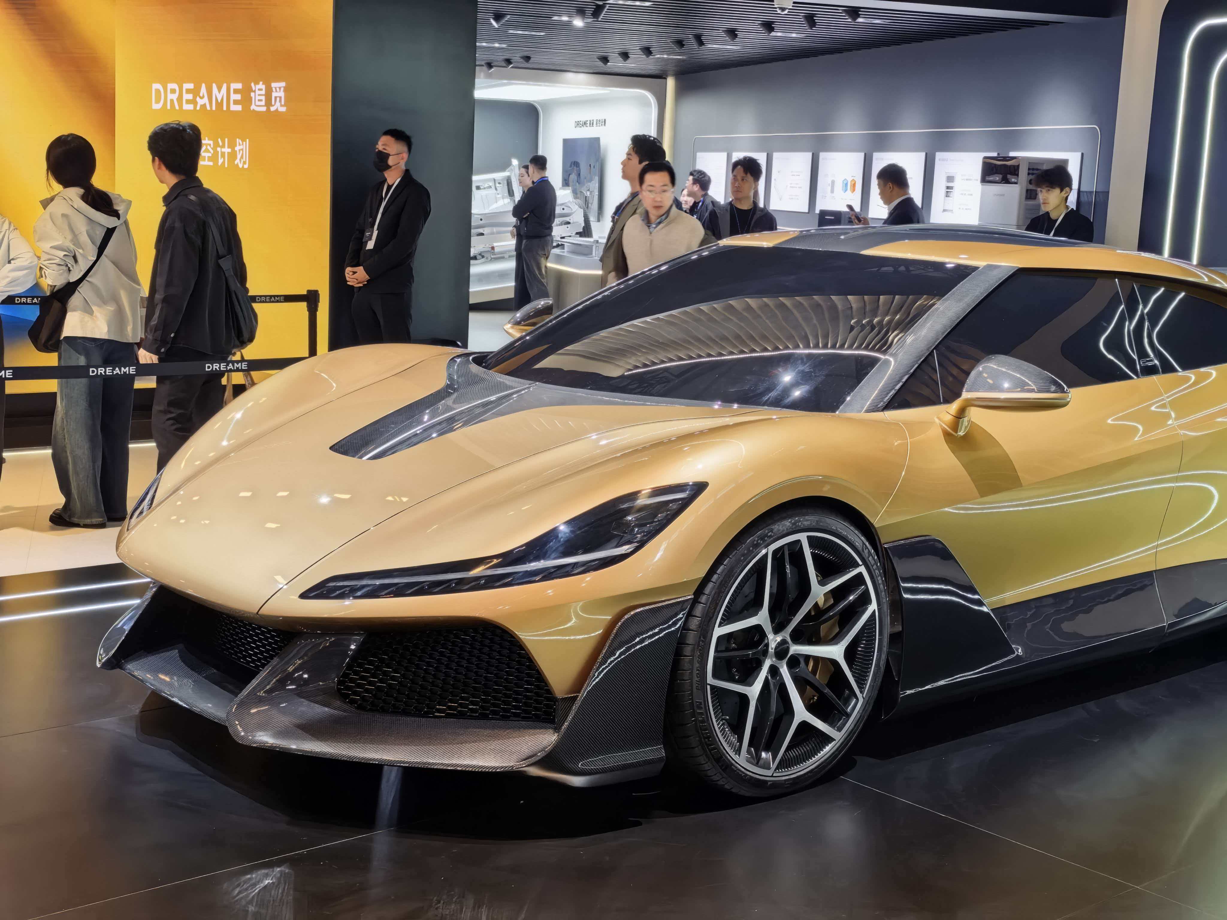 在AWE2026上，终于见到了追觅汽车的实车，造型还是很帅的。这次AWE2