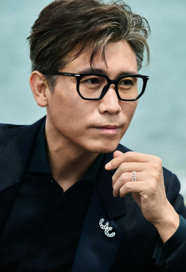 李乃文曾说，考中戏的时候，就因为自己三试没有发挥好，结果成了自费生。这笔额外的