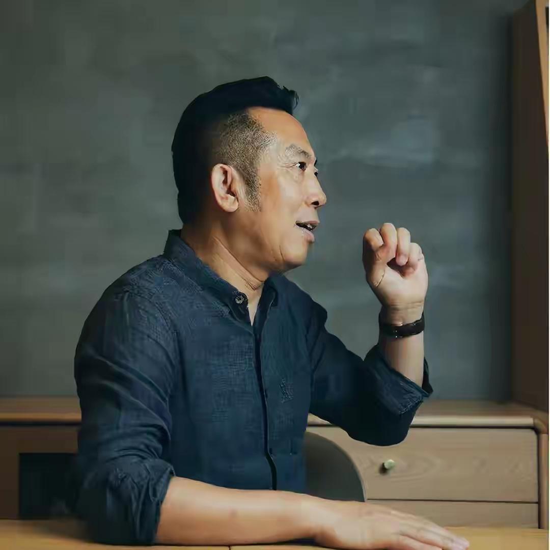 一直在贾国龙账号等他回应，没想到，他在公司官方号上回应了，还提前了半小时，千呼万