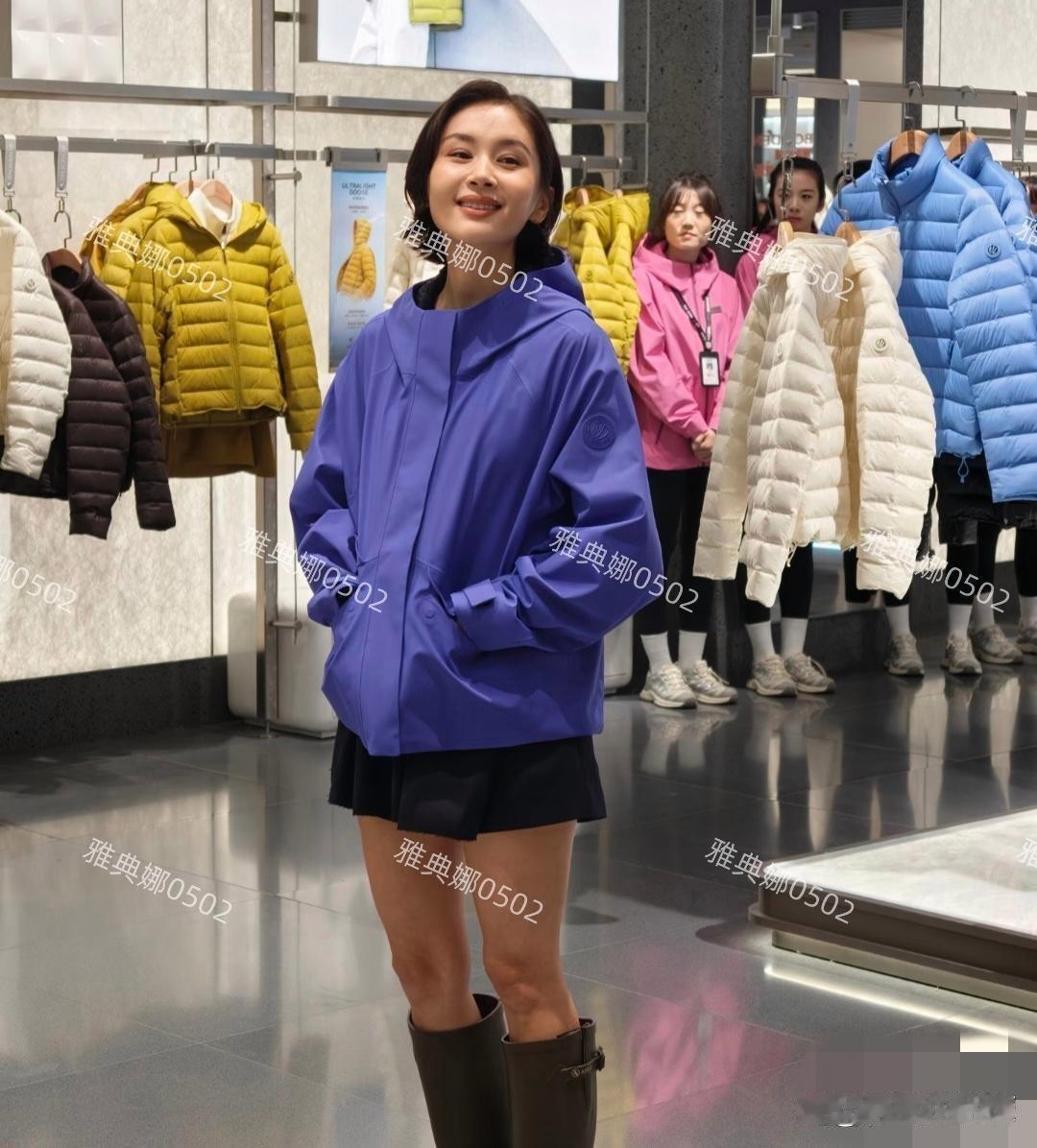 沈阳中兴碰到王子文啦！她不是以娇小灵动出名嘛，没了美颜滤镜，眼角皱纹可明显了。以前巴掌大的小脸，现在
