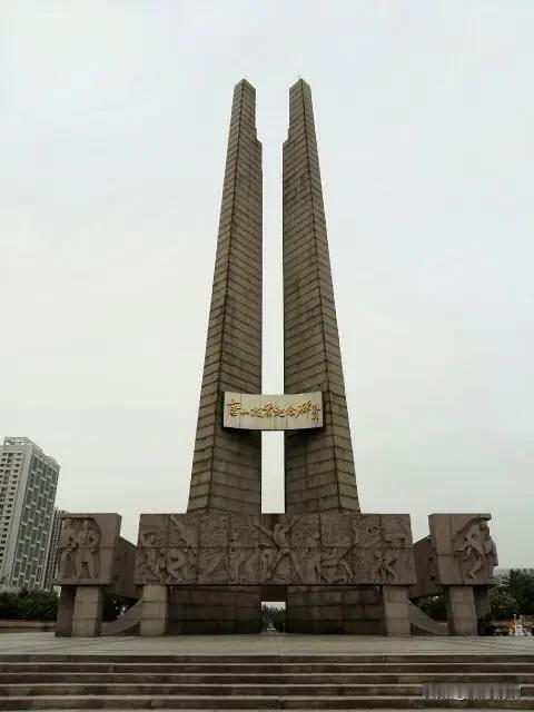 唐山离二线城市还差些什么?这个概念现在还在混乱中徘徊，其实唐山不属于二线城市的原