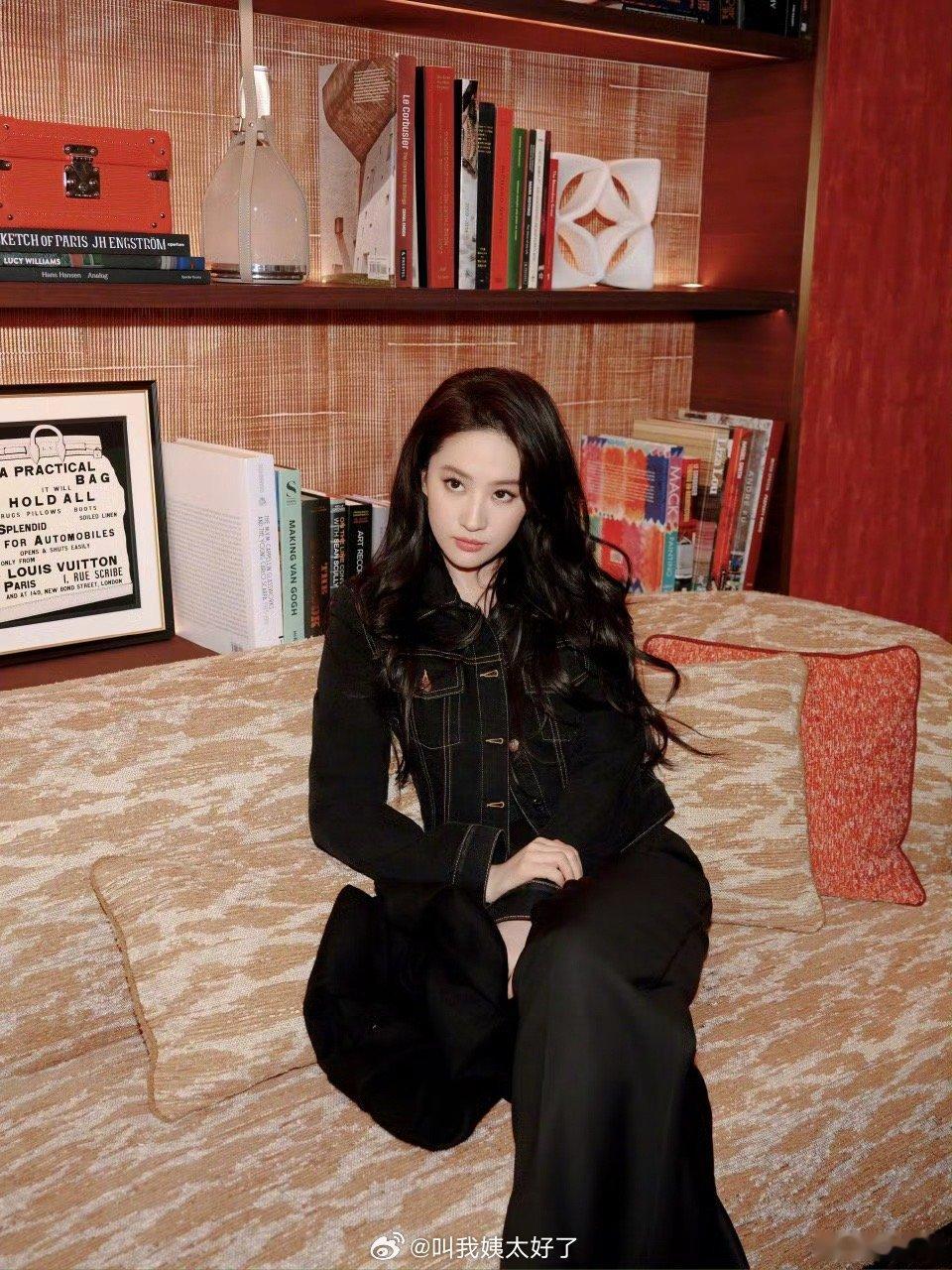 有网友说刘亦菲最大的问题是吸引不了00后，粉丝绝大多数都是80后和90后，大家怎