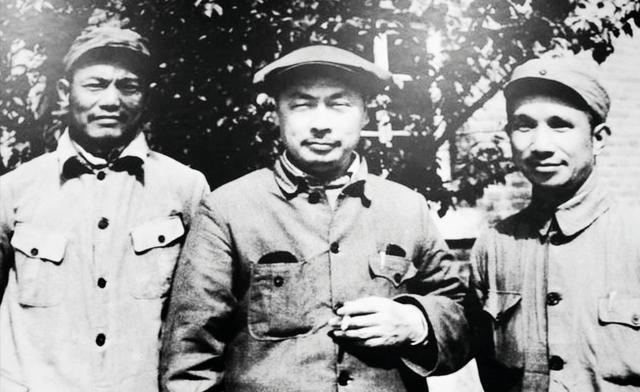 1941年，新四军重建后，总共有7个师，陈毅是代军长，李先念是第五师师长。不可思