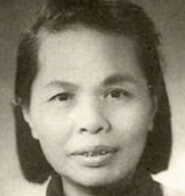 “我曾是周总理夫人！”1953年8月，在周总理工作的中南海外，警卫员拦住了一位妇