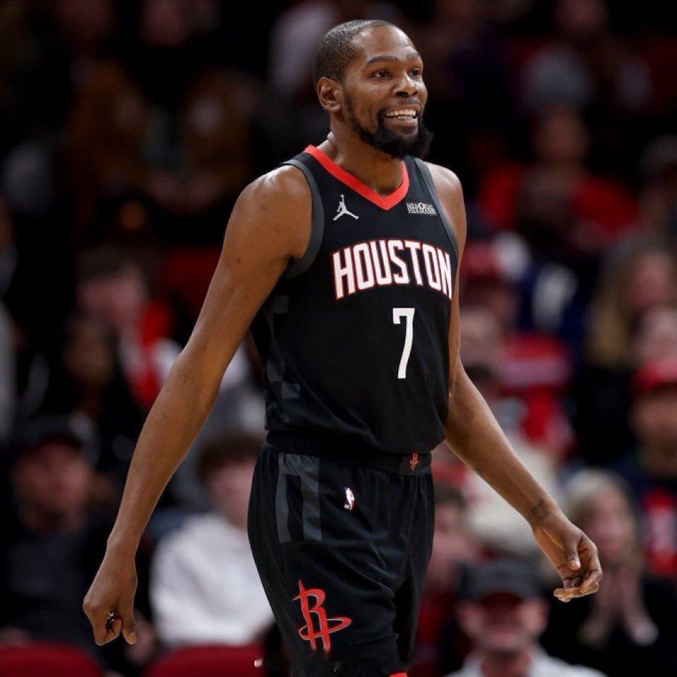 NBA历史上36岁以上球员在单月（包括季后赛）得分超过450分的人数：凯文·杜兰