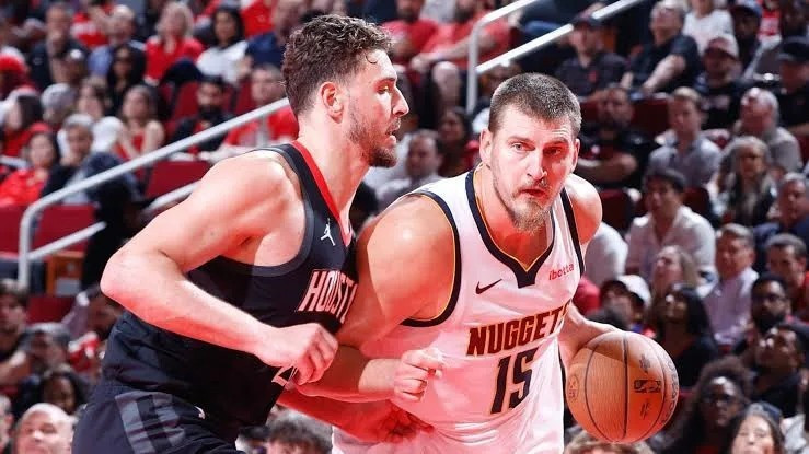 火箭队今天大胜掘金队，结束2连败！虽然申京表现一般只有8分，但火箭队赢球却是真的