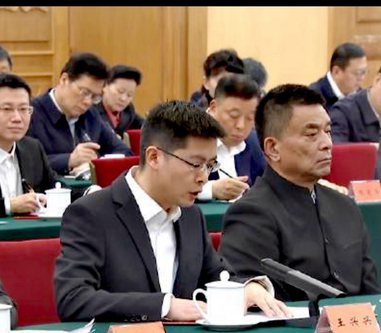 宇树机器人没让人失望，开盘1100元/股，涨幅超过6倍。随后稍回落，10点左右，