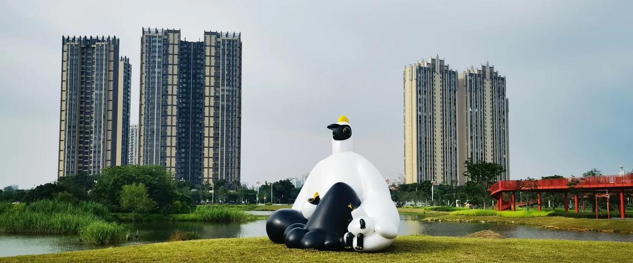 特大城市的五个特征：1.有万象城。2.有山姆会员店。3.有国际机场。4.