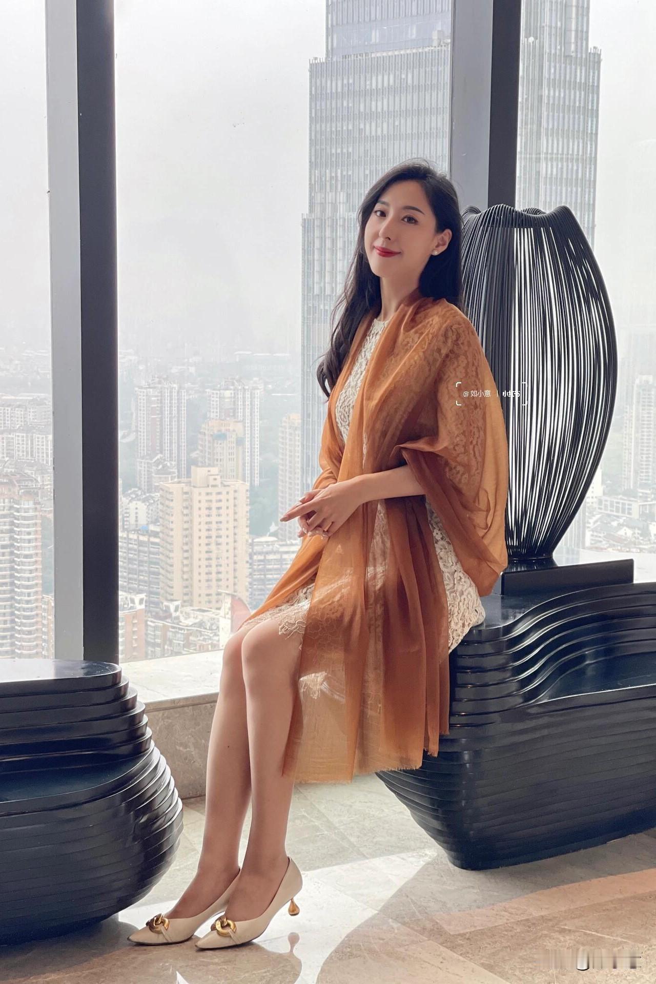 冬天就是要靠近温暖的人和事🧡听说今年冬天特别冷一定要注意保暖哟围巾不是为