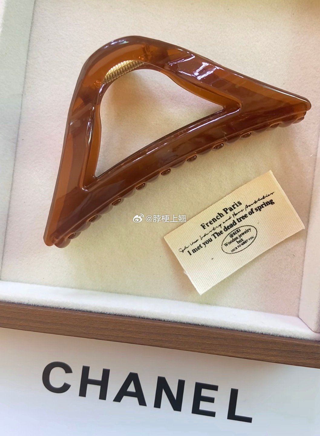 赵露思佩戴的这个，是不是暗示着她要拿下香奈儿的代言了…