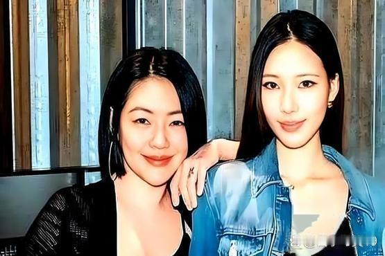 活生生被女儿扒光了底裤，平日怼天怼地的小S，这次彻底语无伦次。大女儿Elly在节目上爆料，说妈妈在家