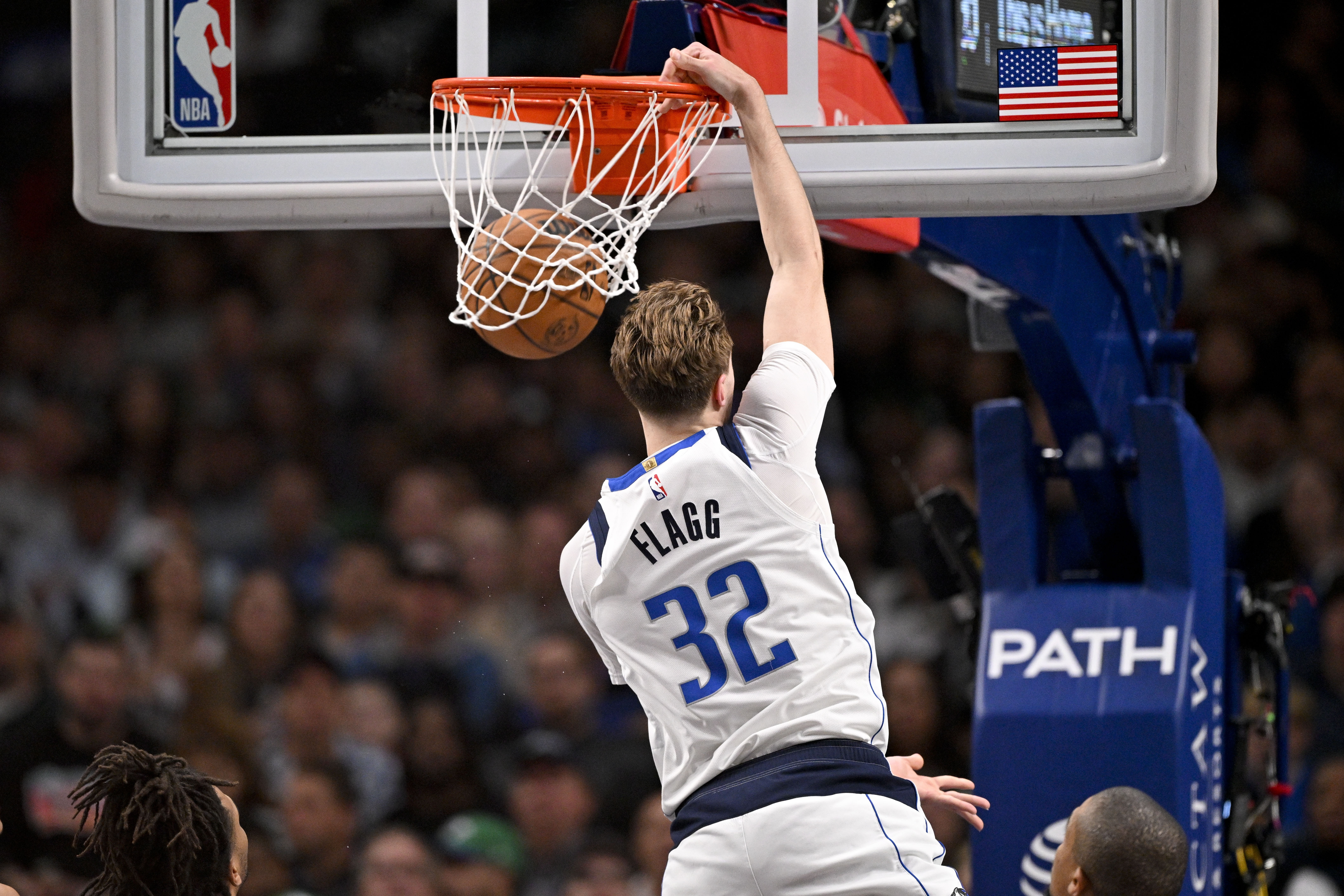 阿里纳斯在播客节目中谈到了弗拉格说道：“真正令人印象深刻的是，他在如此年轻的年纪