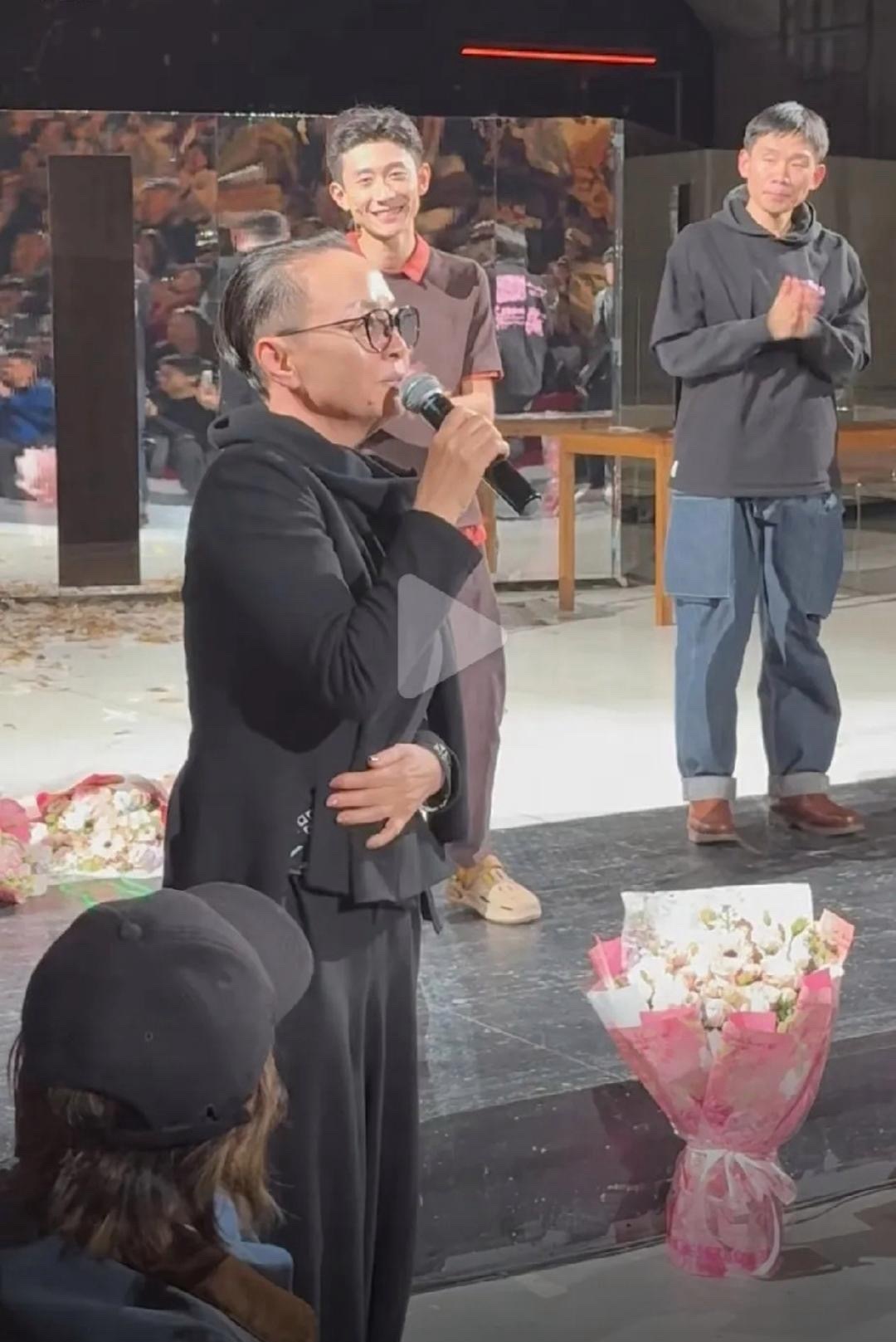 宋丹丹真是把张一山当亲儿子般疼爱啊！许久没在公开场合亮相的宋丹丹，去看了张一山的