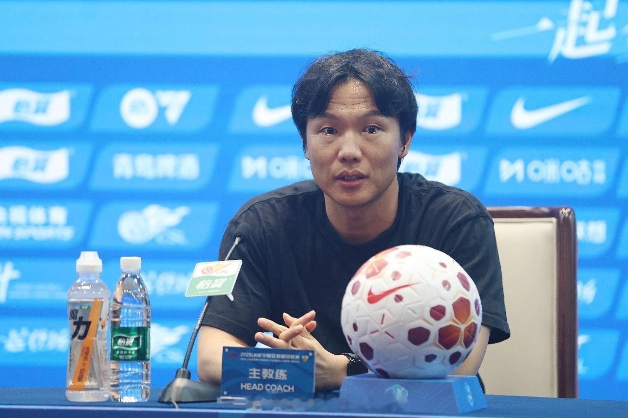 上海申花2比2武汉三镇赛后新闻发布会邓卓翔：“首先要感谢我们的队员在这么密集